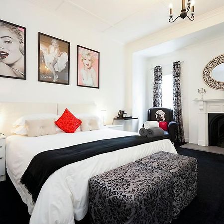 The Glam Guesthouse เคปทาวน์ ภายนอก รูปภาพ