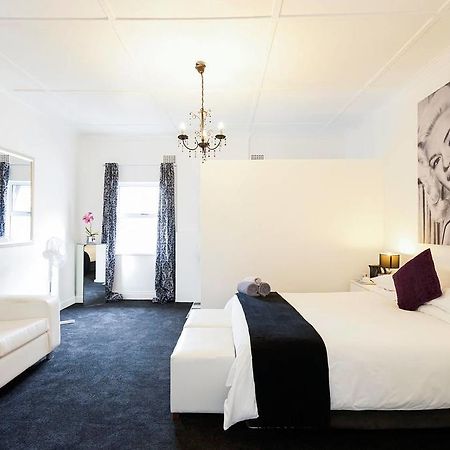 The Glam Guesthouse เคปทาวน์ ภายนอก รูปภาพ