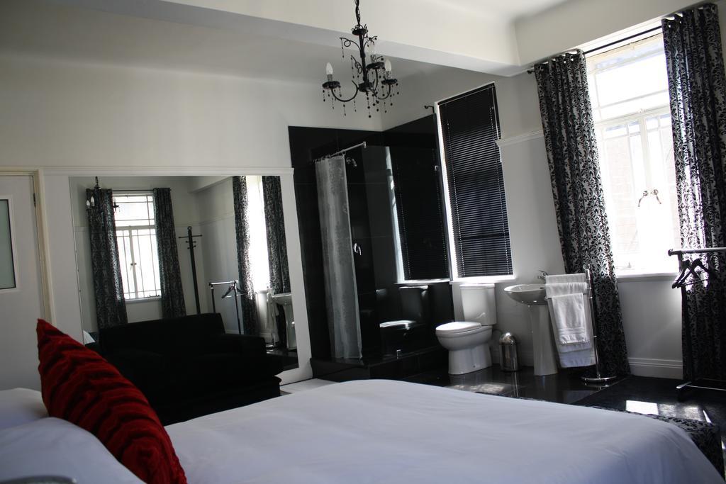 The Glam Guesthouse เคปทาวน์ ภายนอก รูปภาพ