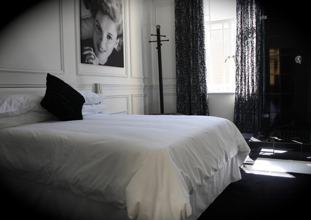 The Glam Guesthouse เคปทาวน์ ภายนอก รูปภาพ