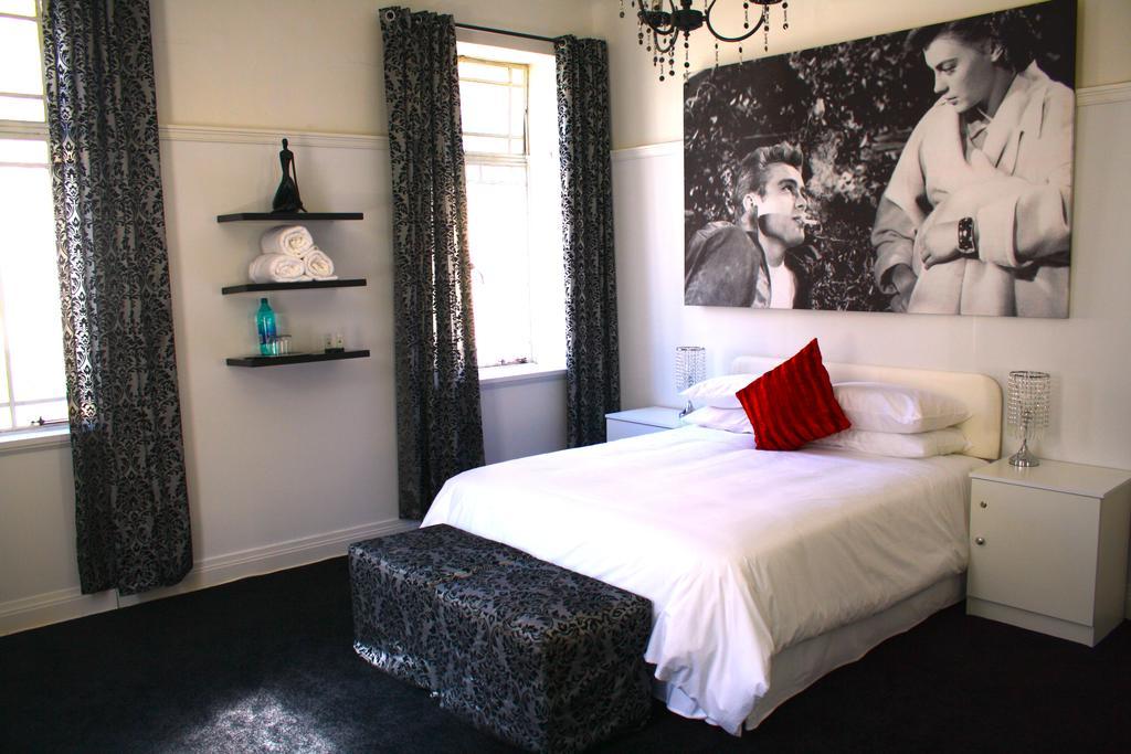 The Glam Guesthouse เคปทาวน์ ภายนอก รูปภาพ