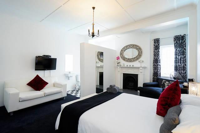 The Glam Guesthouse เคปทาวน์ ภายนอก รูปภาพ