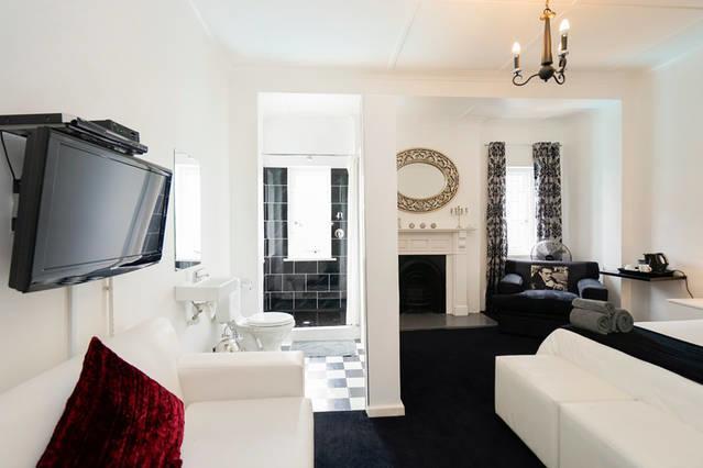 The Glam Guesthouse เคปทาวน์ ภายนอก รูปภาพ
