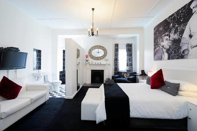 The Glam Guesthouse เคปทาวน์ ภายนอก รูปภาพ