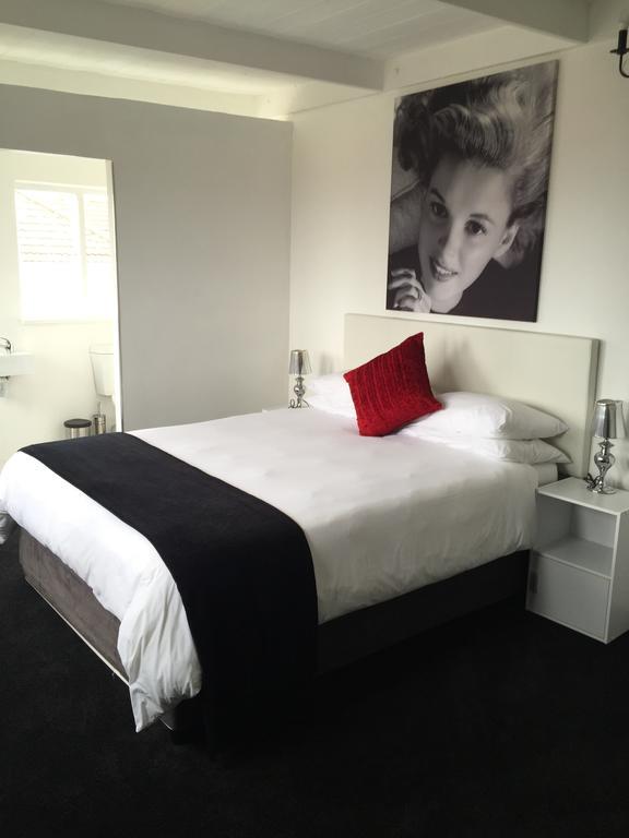 The Glam Guesthouse เคปทาวน์ ภายนอก รูปภาพ