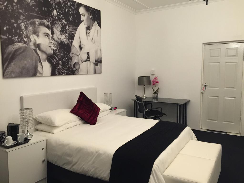 The Glam Guesthouse เคปทาวน์ ภายนอก รูปภาพ