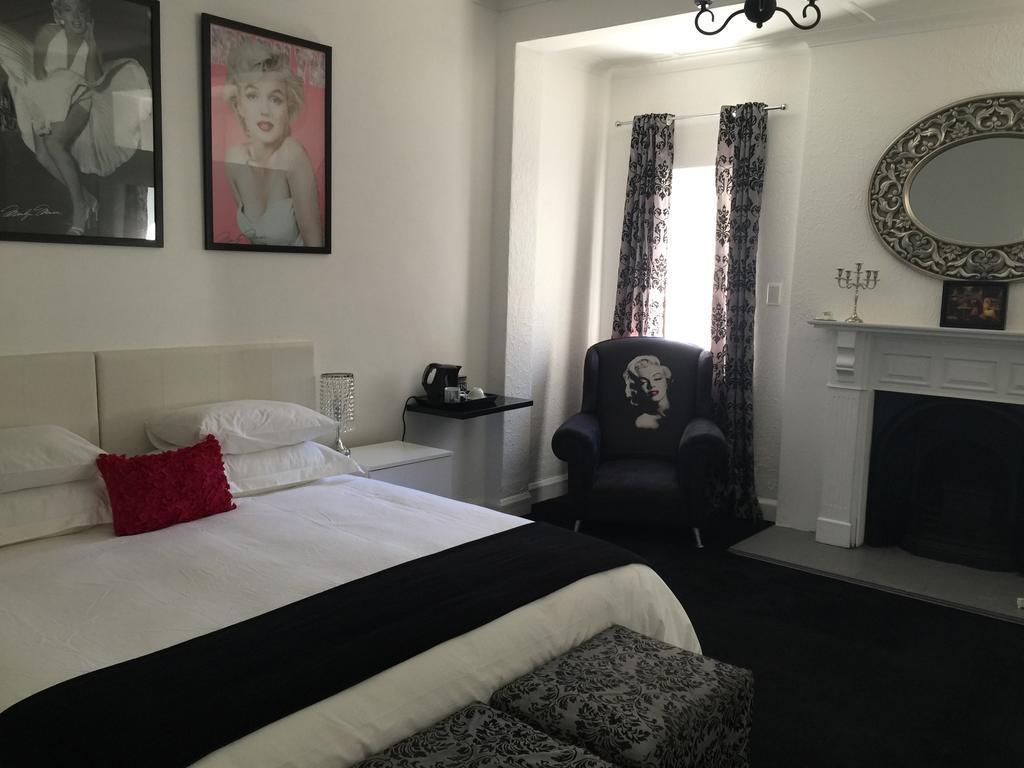 The Glam Guesthouse เคปทาวน์ ภายนอก รูปภาพ
