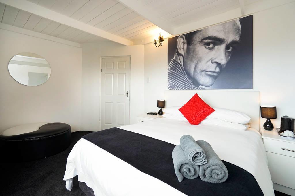 The Glam Guesthouse เคปทาวน์ ภายนอก รูปภาพ