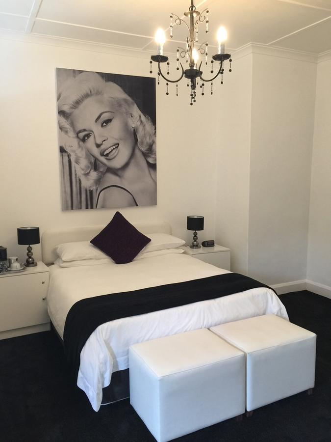 The Glam Guesthouse เคปทาวน์ ภายนอก รูปภาพ